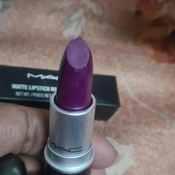 M.A.C Matte Lipstick - Heroine 3g - Picture 3 of 3